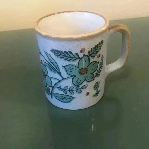 Vintage speckled stoneware with painted flower motif coffee/tea mug - Picture 1 of 6